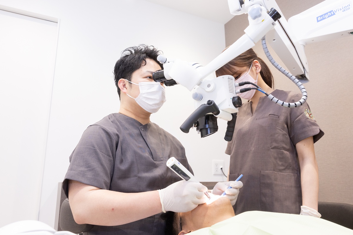 第1段階：精密根管治療（マイクロスコープ使用・保険適用）